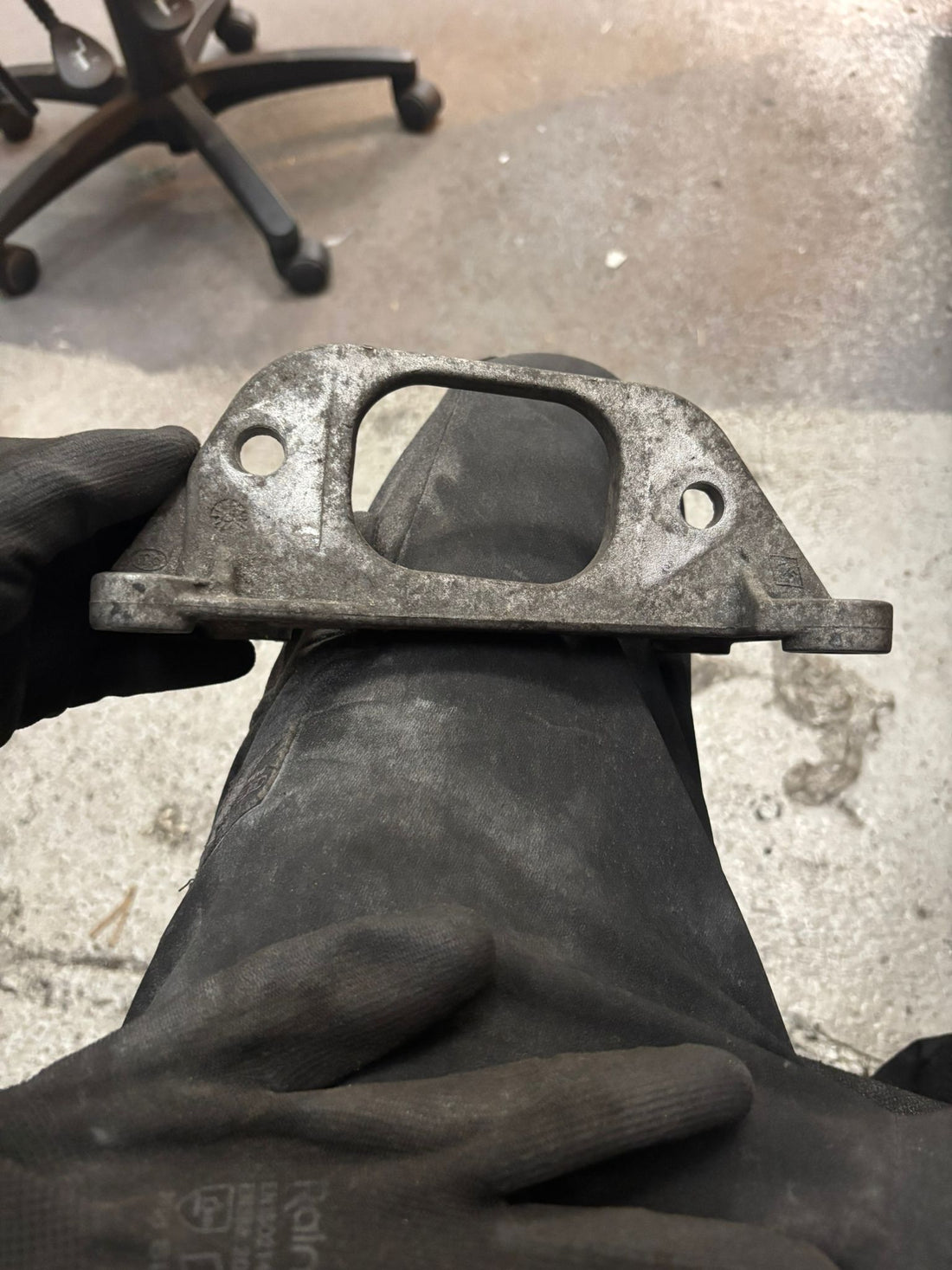 Genuine Renault Megane MK2 Engine Support Left Bracket-USED