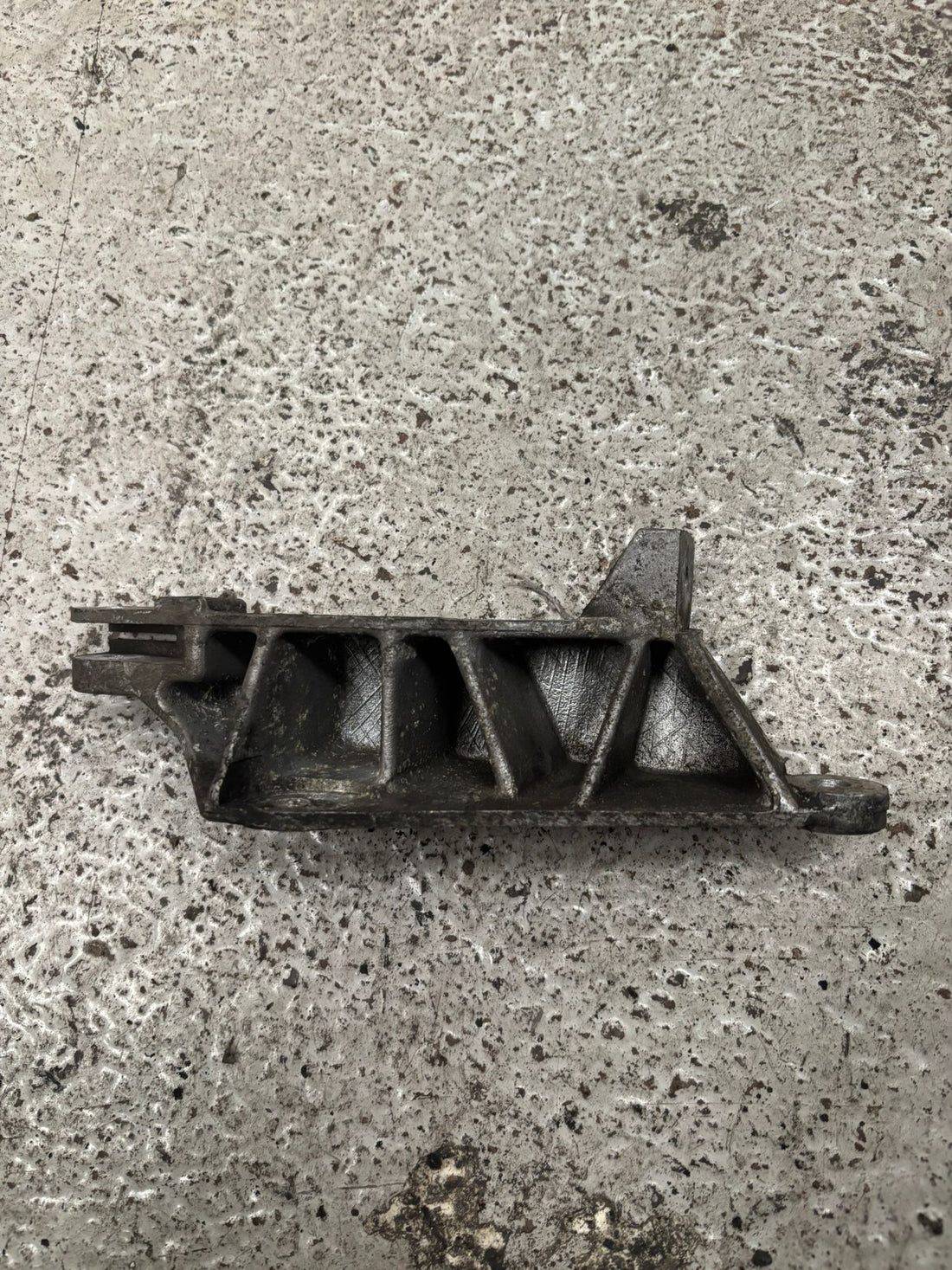 Genuine Renault Clio 172 F4R Engine Alternator Mount Bracket-USED