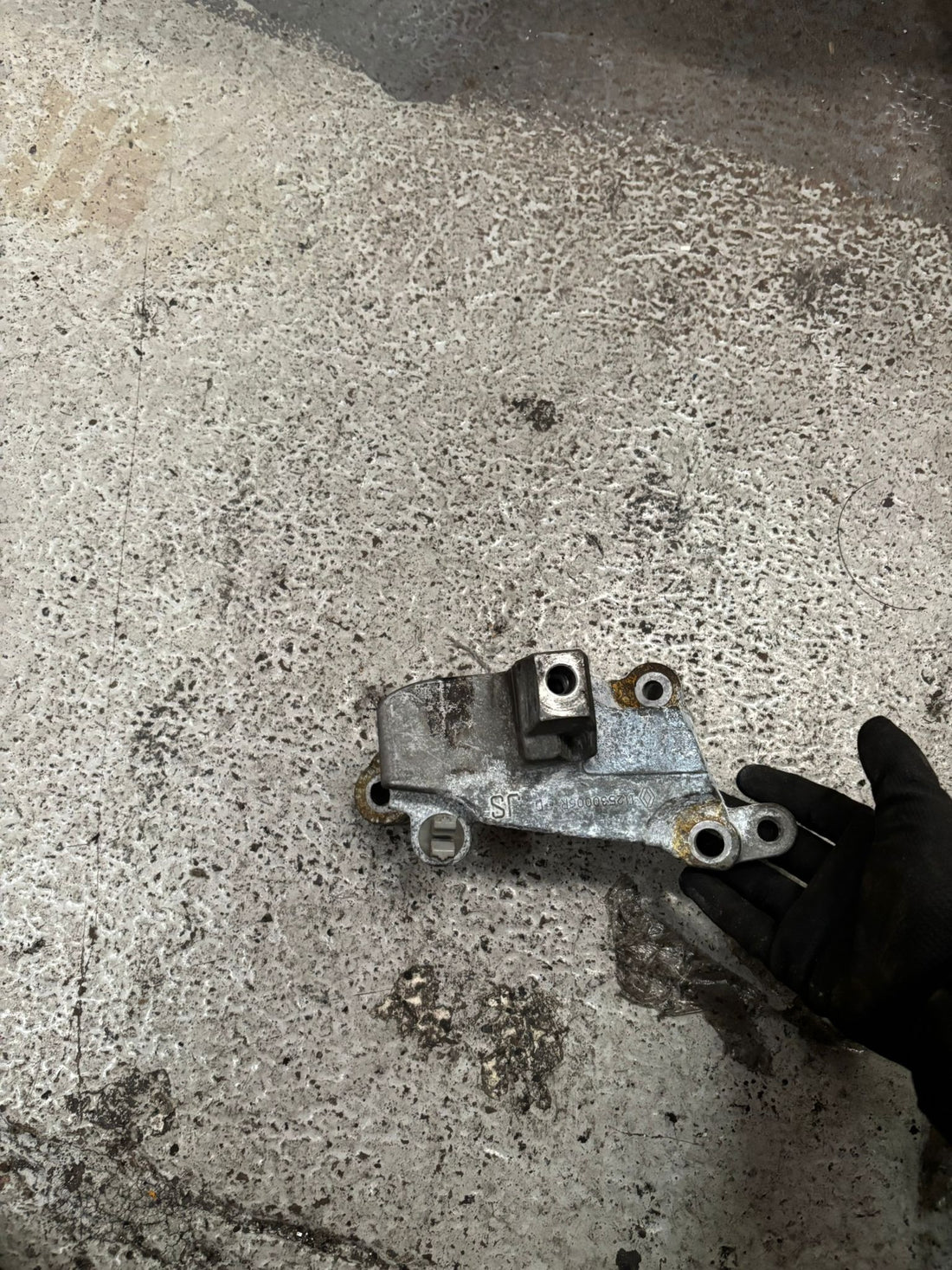 Genuine Renault Megane 3 Gearbox bracket (LEFT)-USED