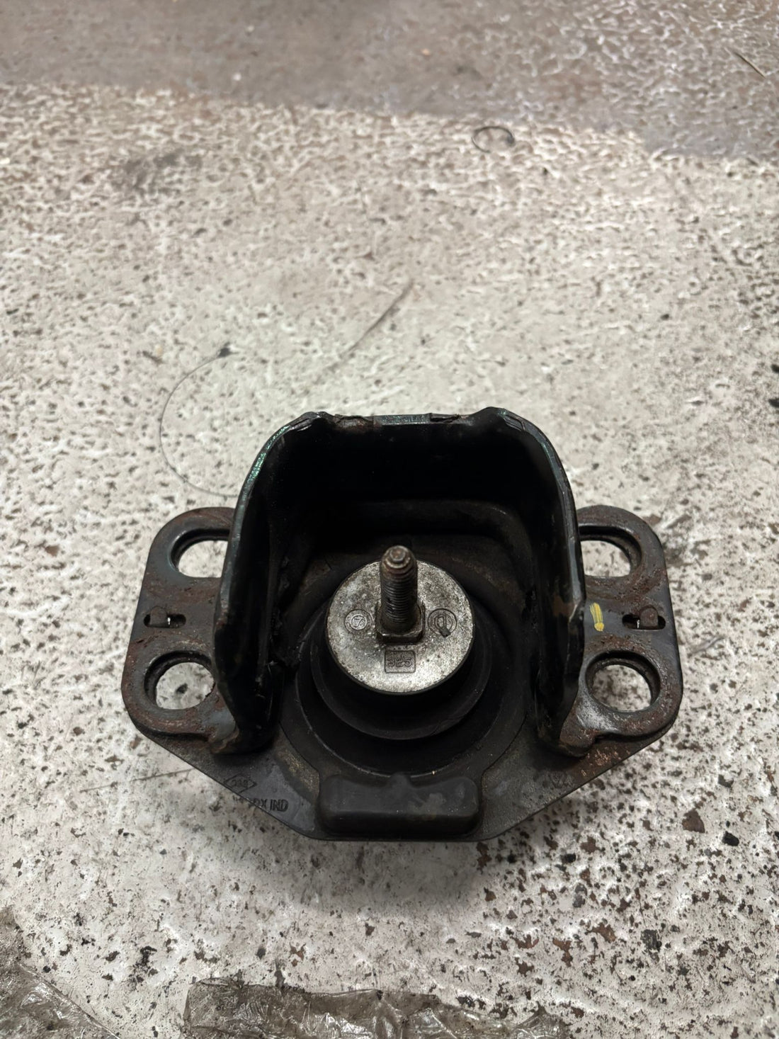 Renault Clio 2 Engine Mounting Bracket (RIGHT)-USED