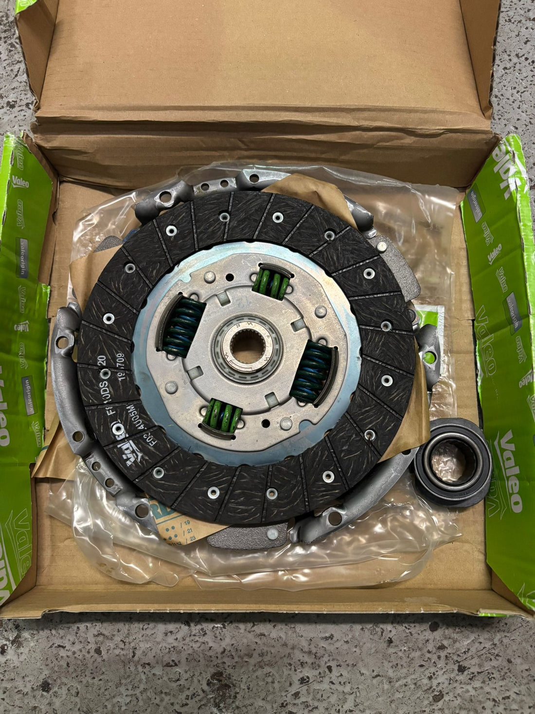 Valeo Clutch Kit 3pc (Cover+Plate+Releaser)-CLEARANCE